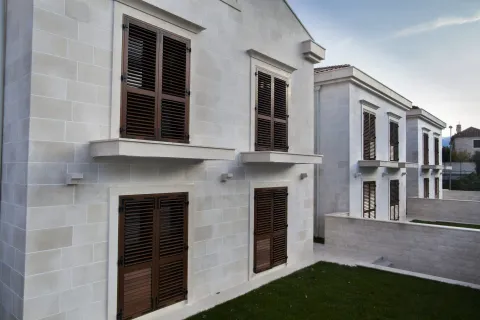 Prodaja, četvorosoban stan, 196m², Dobrota, Kotor - image 12
