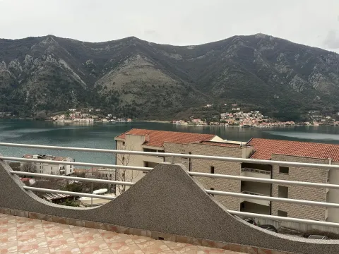 Izdavanje, dvosoban stan, 90m², Dobrota, Kotor - image 10