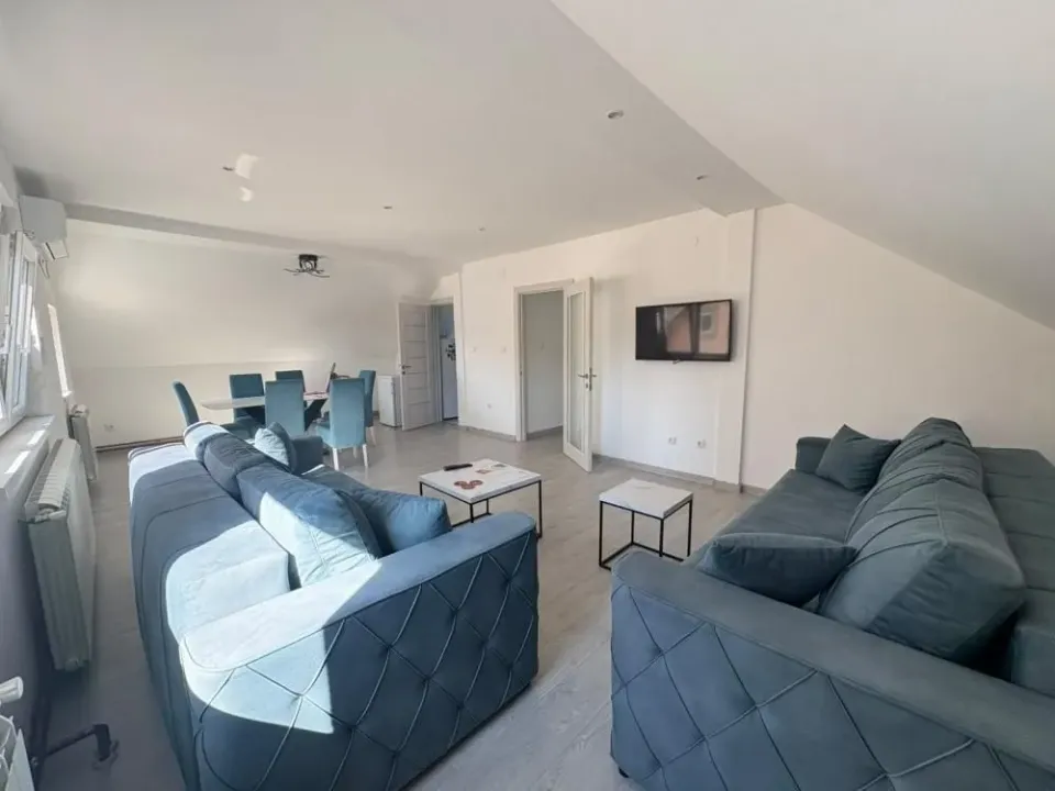 Izdavanje, trosoban stan, 100m², Surčin, Beograd