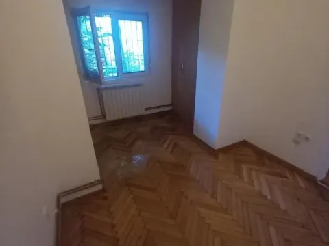 Izdavanje, trosoban stan, 65m², Stari Grad, Beograd - image 3
