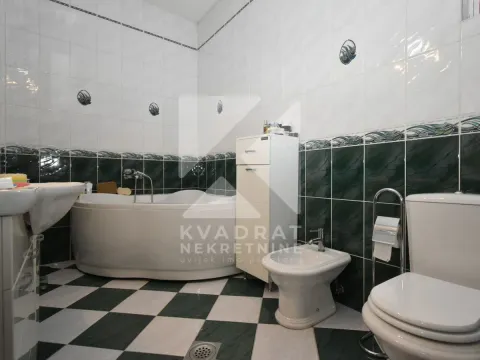 Rent, house, 300m², Donja Gorica, Podgorica - image 17