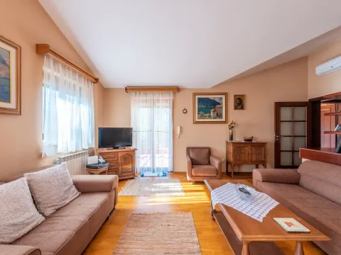 Sale, house, 305m², Orahovac, Kotor - image 16