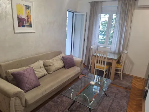 Izdavanje, jednosoban stan, 38m², Centar, Podgorica - image 1