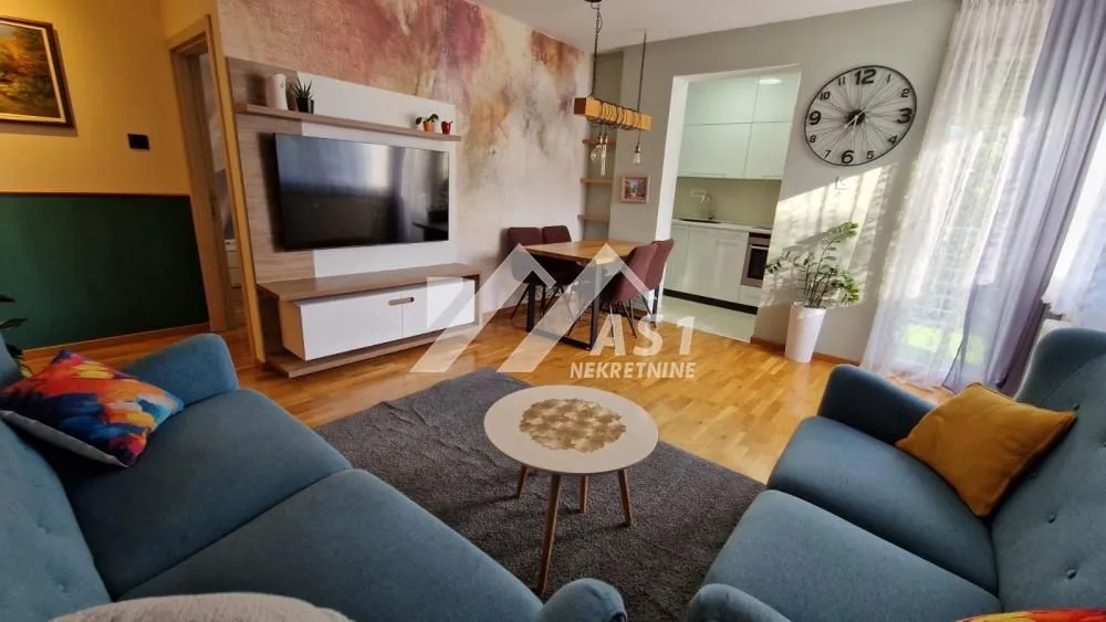 Izdavanje, trosoban stan, 63m², Salajka, Novi Sad Sve Podlokacije