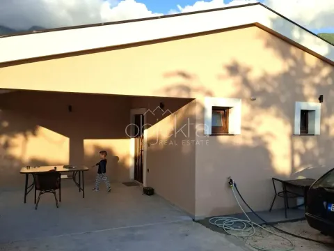 Izdavanje, kuća, 100m², Kotor, Crna Gora - image 2