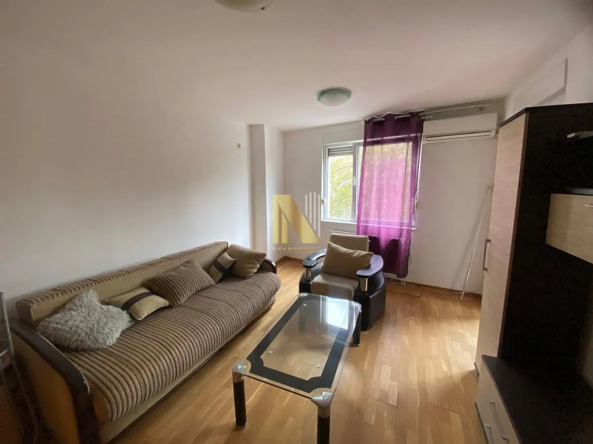 Izdavanje, dvosoban stan, 43m², Centar, Novi Sad