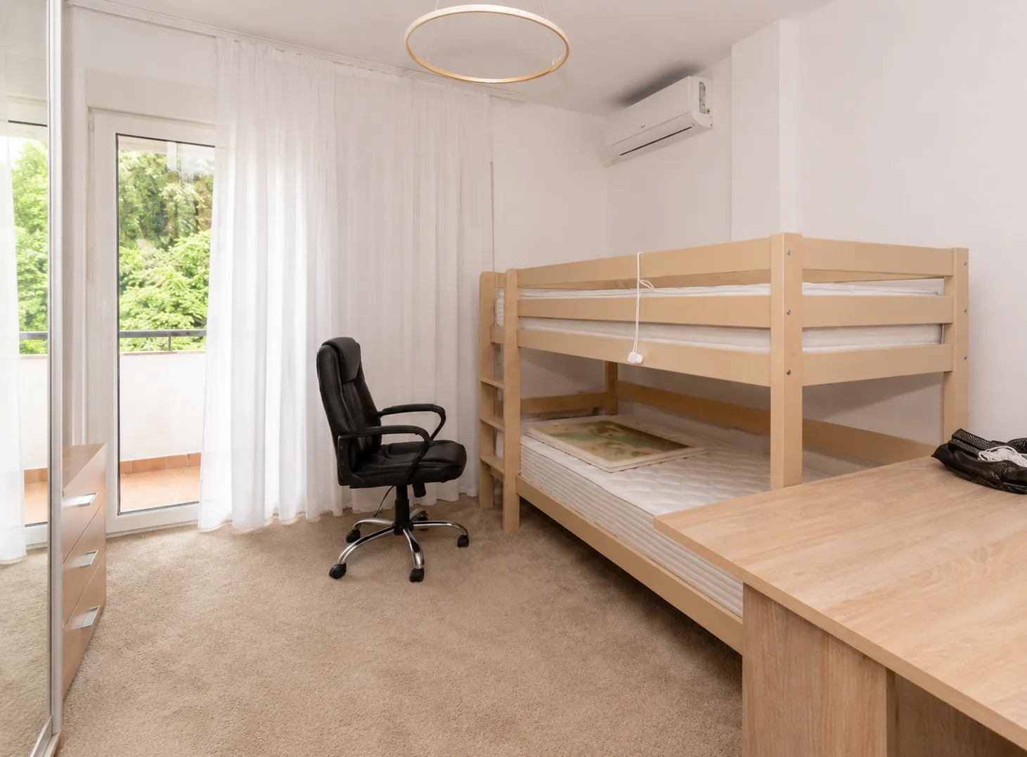 Rent, three bedroom apartment, 200m², Gorica C, Podgorica