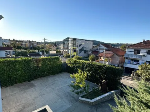 Izdavanje, kuća, 260m², Zagorič, Podgorica - image 12