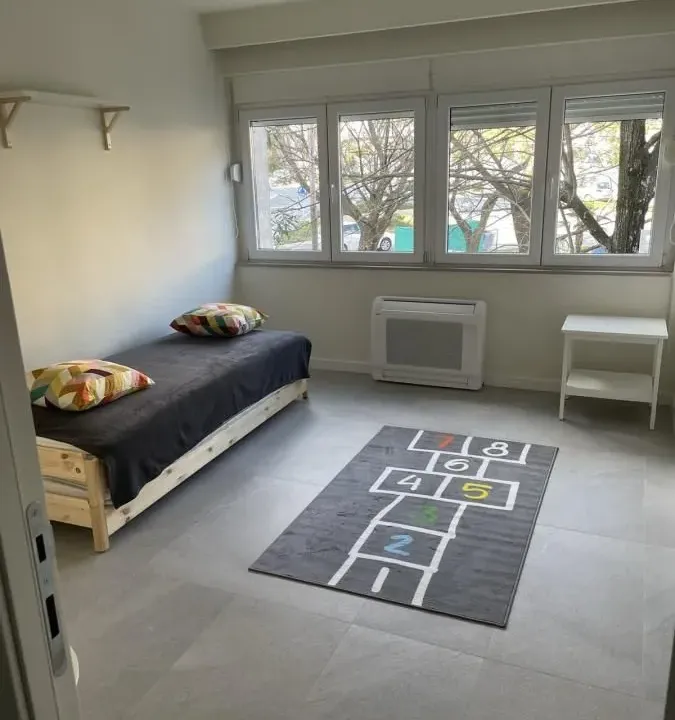 Izdavanje, dvosoban stan, 80m², Centar, Tivat