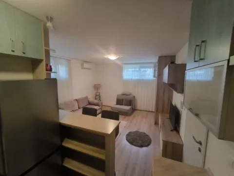 Izdavanje, garsonjera, 28m², Central Point, Podgorica - image 4