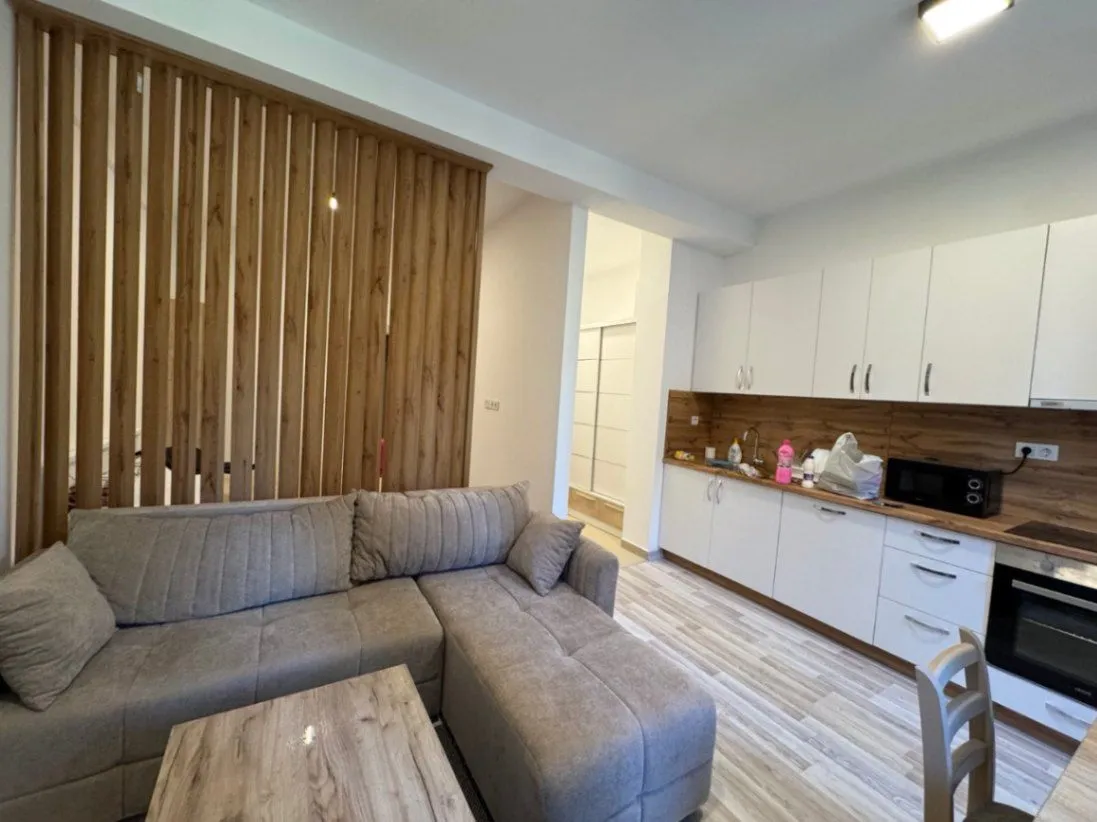Izdavanje, jednosoban stan, 42m², Centar, Bar