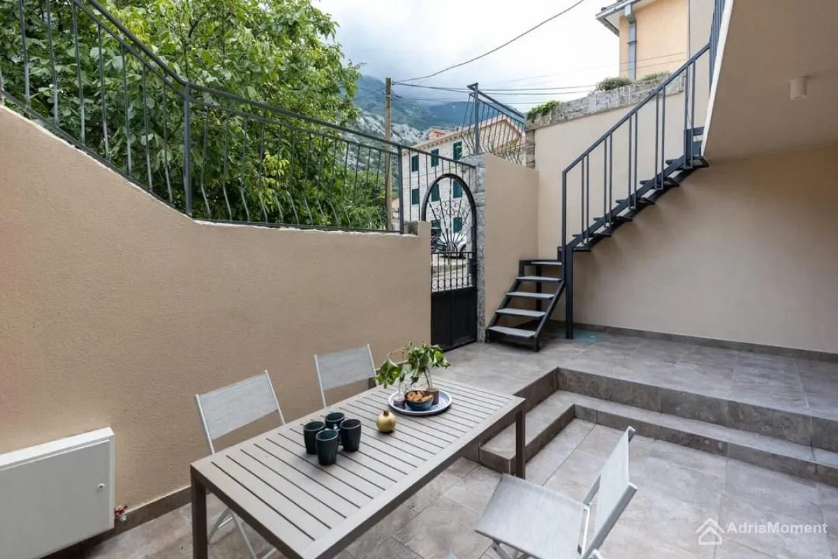 Sale, house, 110m², Škaljari, Kotor