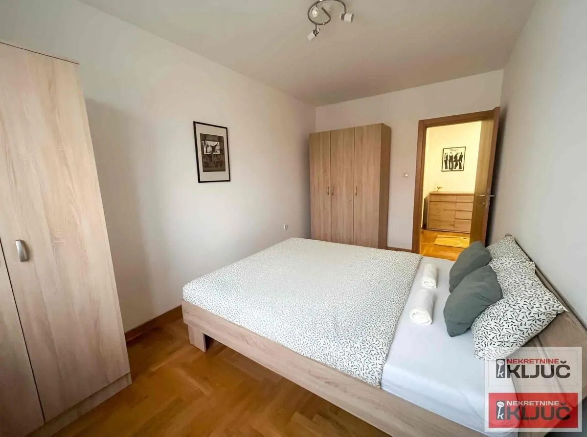 Izdavanje, dvosoban stan, 40m², Centar, Novi Sad