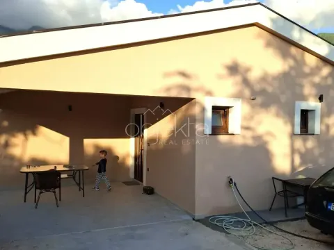 Izdavanje, kuća, 100m², Kotor, Crna Gora - image 2