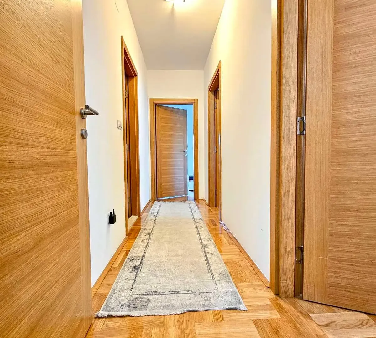 Prodaja, dvosoban stan, 95m², Stari Aerodrom, Podgorica