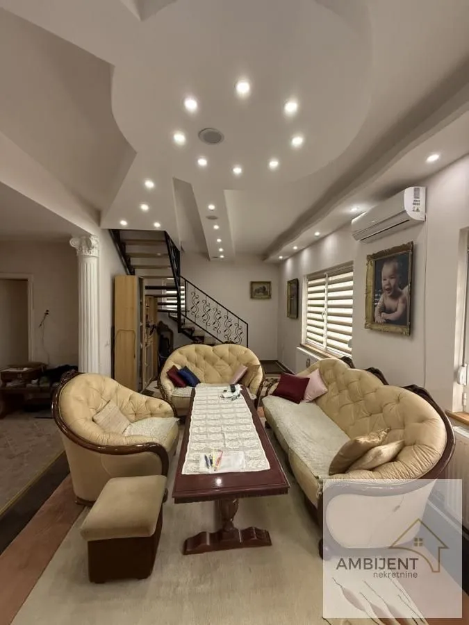Prodaja, kuća, 248m², Centar, Stara Pazova