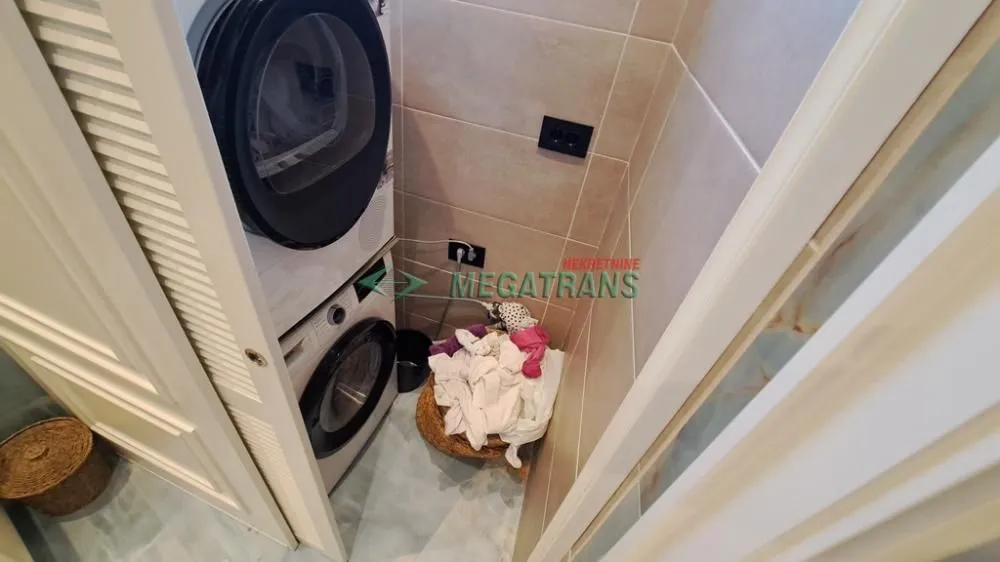 Izdavanje, trosoban stan, 80m², Centar, Novi Sad
