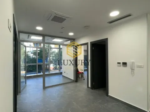 Izdavanje, poslovni prostor, 76m², Centar, Podgorica - image 6