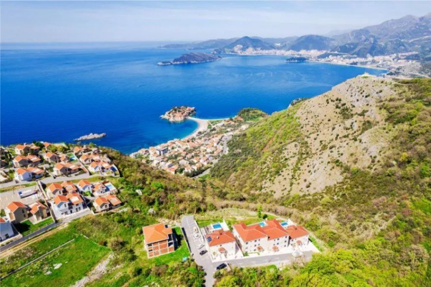 Sale, three bedroom apartment, 90m², Sveti Stefan, Budva