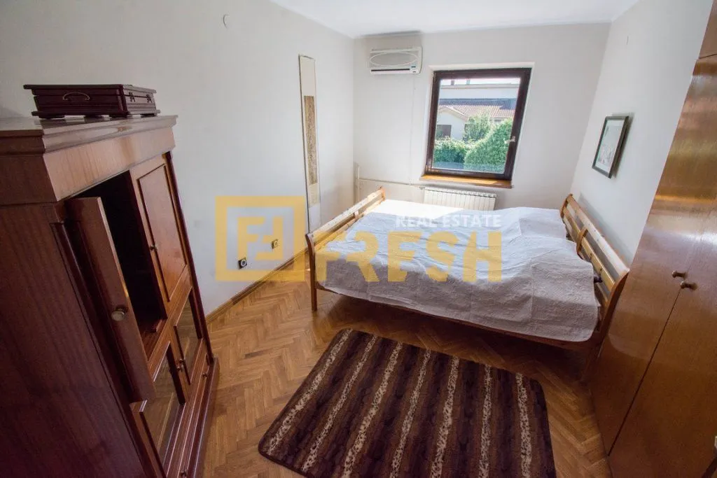 Prodaja, kuća, 250m², Tološi, Podgorica