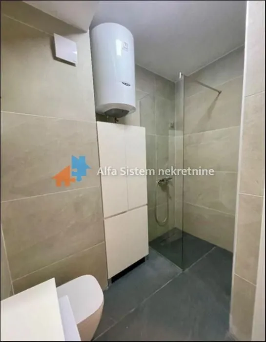 Izdavanje, trosoban stan, 60m², Vračar Sve Podlokacije, Beograd