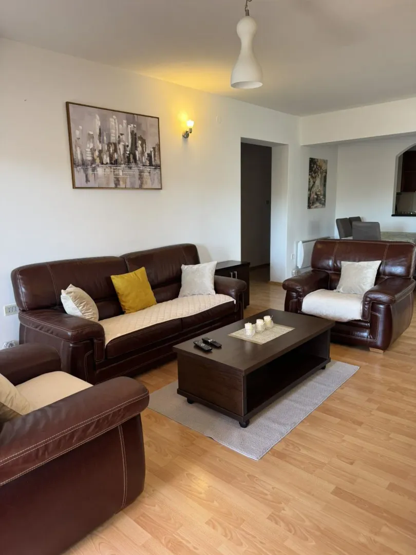 Izdavanje, dvosoban stan, 88m², Dumidran, Tivat