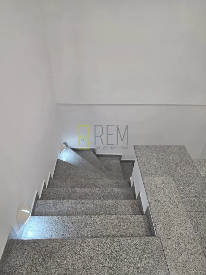 Rent, office space, 130m², Drač, Podgorica