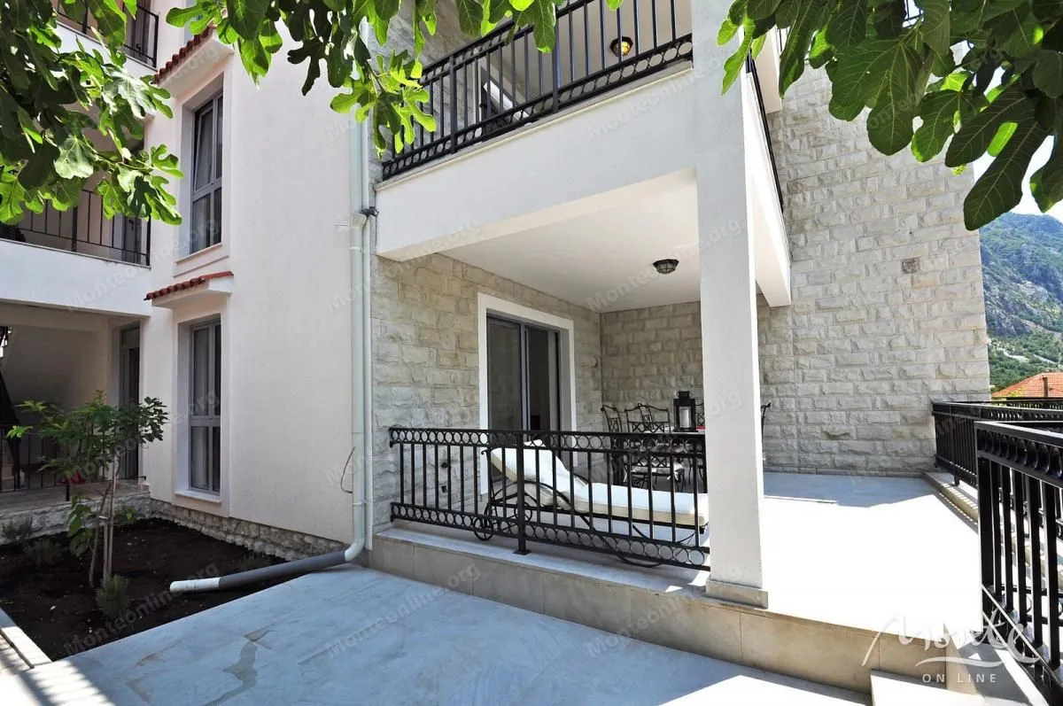 Sale, office space, 570m², Risan, Kotor