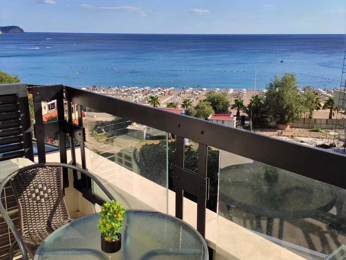 Rent, two bedroom apartment, 55m², Bečići, Budva