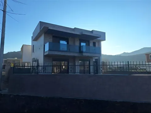 Izdavanje, kuća, 225m², Zaljevo, Bar - image 3