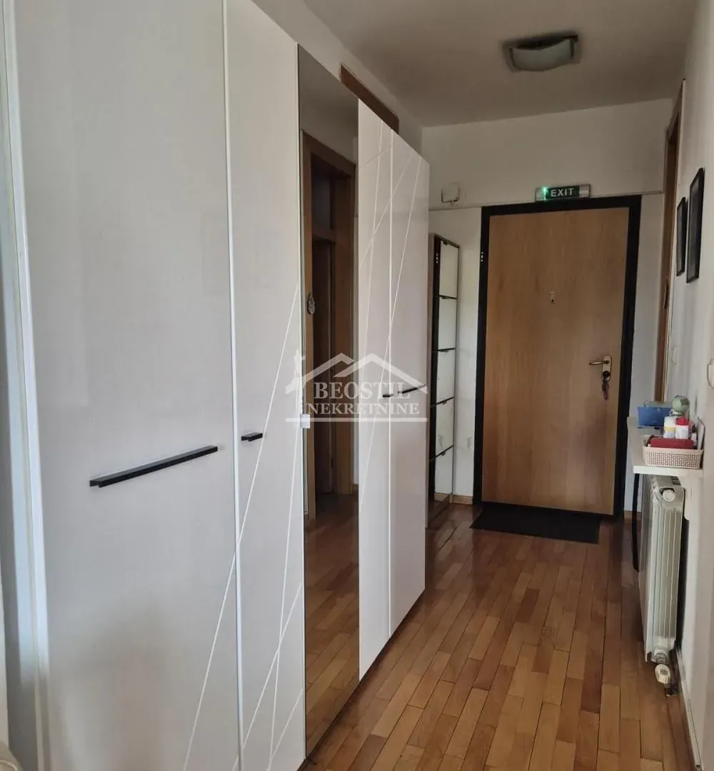 Rent, four bedroom apartment, 108m², Palilula Sve Podlokacije, Beograd
