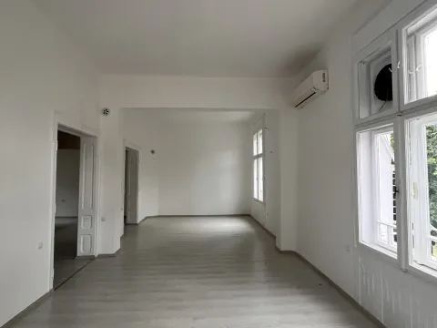 Izdavanje, poslovni prostor, 100m², Centar, Leskovac - image 9