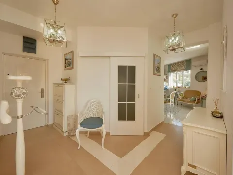 Prodaja, trosoban stan, 150m², Bečići, Budva - image 11