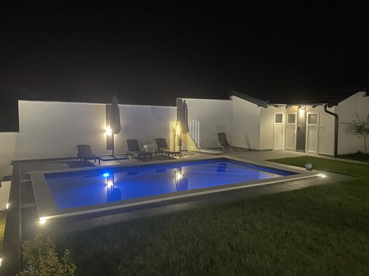 Prodaja, kuća, 327m², Sremski Karlovci, Novi Sad
