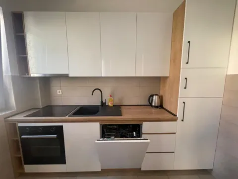 Izdavanje, dvosoban stan, 55m², Budva, Crna Gora