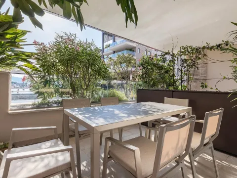 Prodaja, dvosoban stan, 186m², Tivat, Crna Gora - image 3