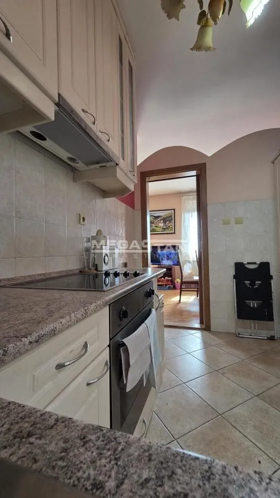 Prodaja, trosoban stan, 76m², Čubura, Beograd
