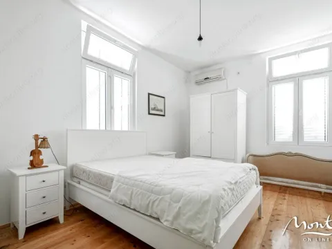 Sale, house, 220m², Tivat, Crna Gora - image 23