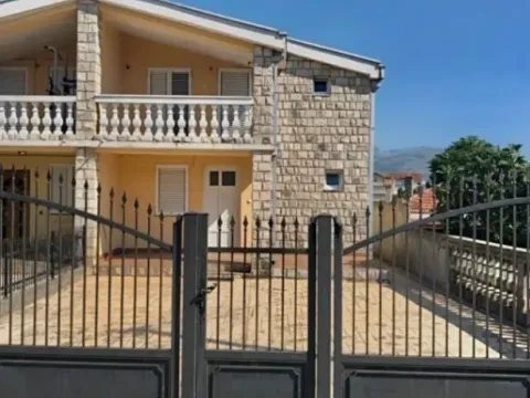 Izdavanje, kuća, 200m², Stari Aerodrom, Podgorica - image 2