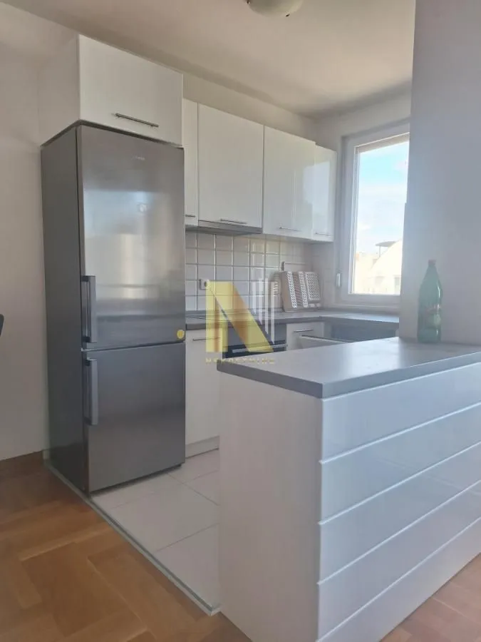 Izdavanje, dvosoban stan, 61m², Socijalno, Novi Sad Sve Podlokacije