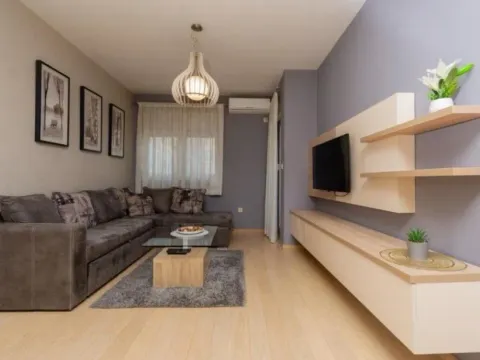 Izdavanje, jednosoban stan, 46m², City Kvart, Podgorica - image 1