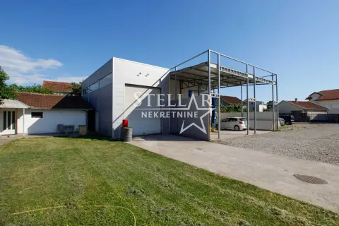 Poslovni prostor in Tološi