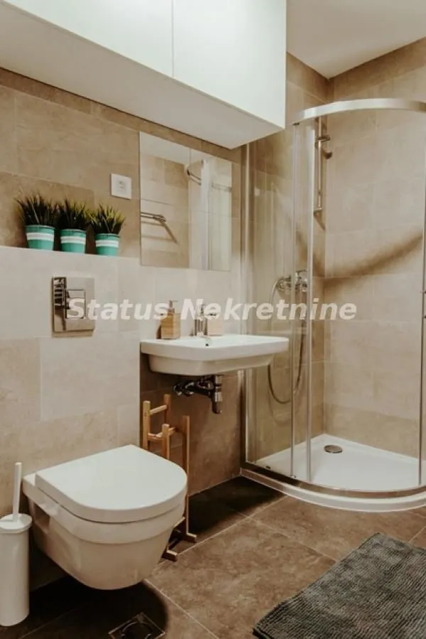 Izdavanje, dvosoban stan, 42m², Centar, Novi Sad