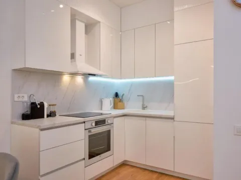 Izdavanje, jednosoban stan, 49m², Bečići, Budva - image 4