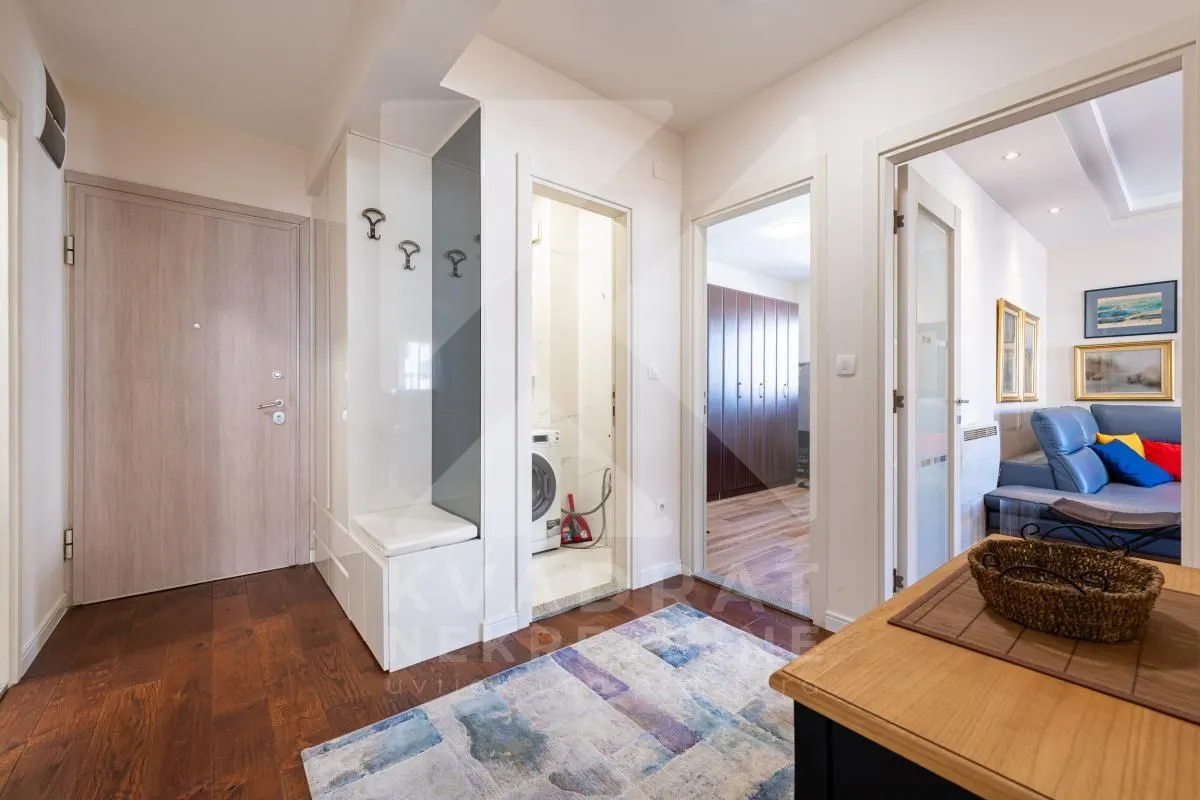 Prodaja, dvosoban stan, 68m², Central Point, Podgorica