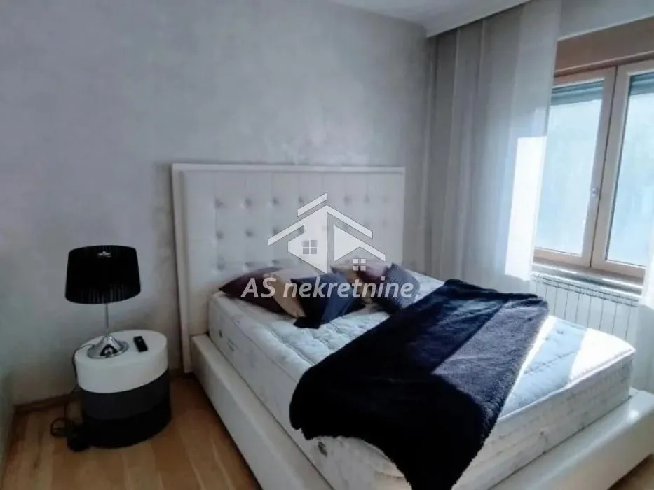 Rent, four bedroom apartment, 105m², Savski Venac, Beograd