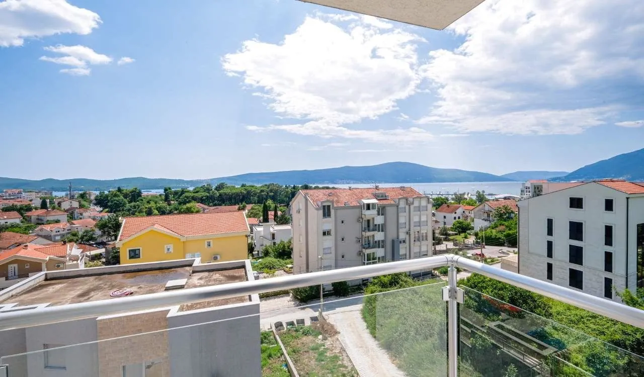 Prodaja, trosoban stan, 116m², Centar, Tivat