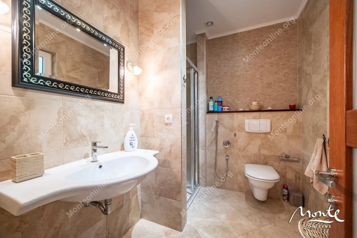 Prodaja, jednosoban stan, 63m², Orahovac, Kotor