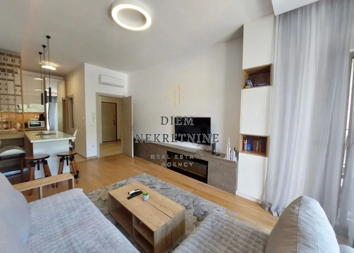 Rent, one bedroom apartment, 57m², Dobrota, Kotor
