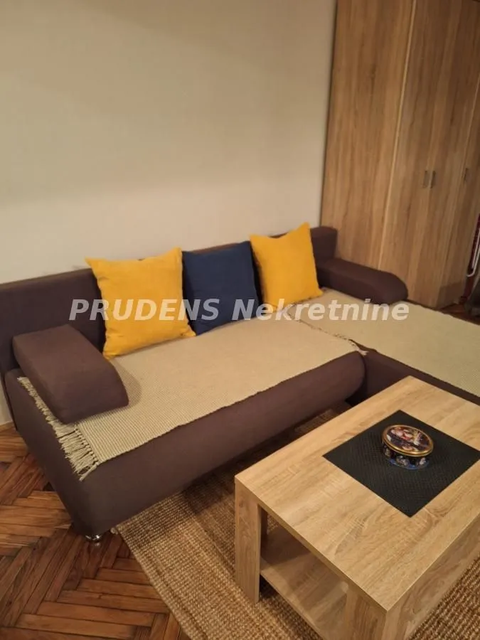 Izdavanje, jednosoban stan, 25m², Stari Grad, Beograd